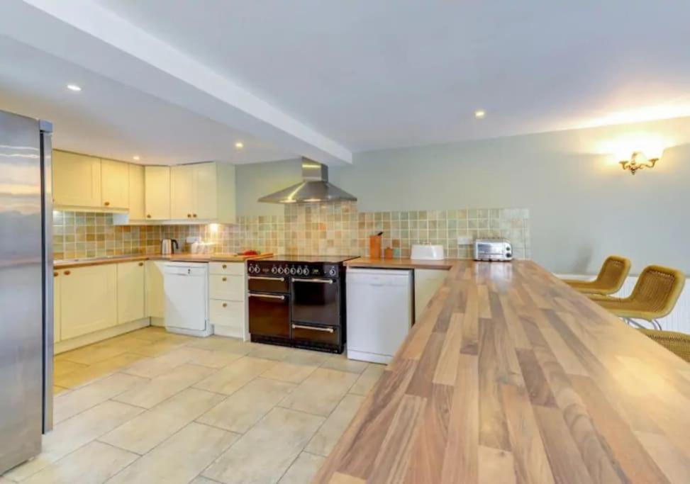 Marshlands House, Sleeps 16 - Country Barn With Hot Tub Villa Woodbridge Exterior foto